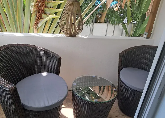 Corinne Villa 300M From The Beach