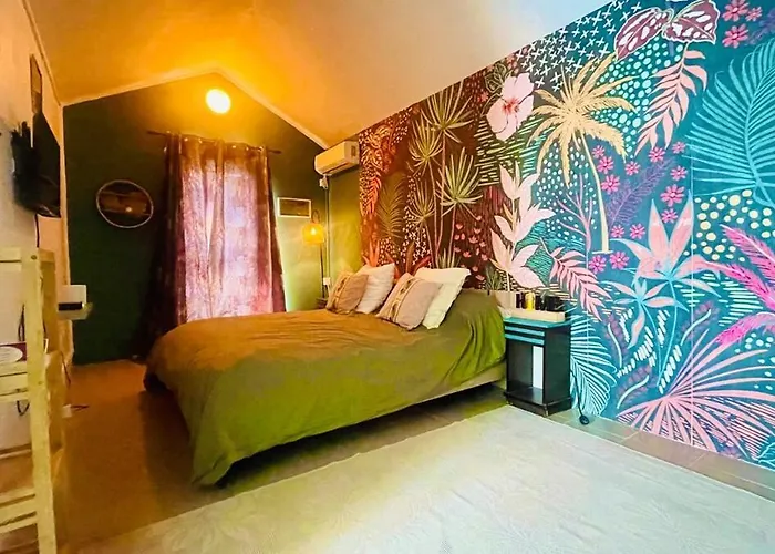Charming House With Pool, 5 Min To The Beach