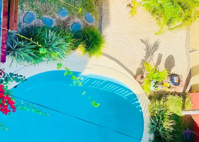 Charming House With Pool, 5 Min To The Beach